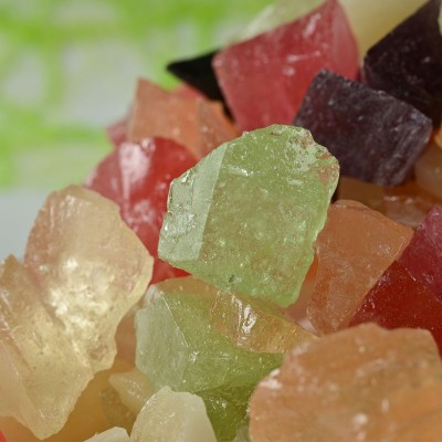 Assortiment de bonbons cass&eacute;s